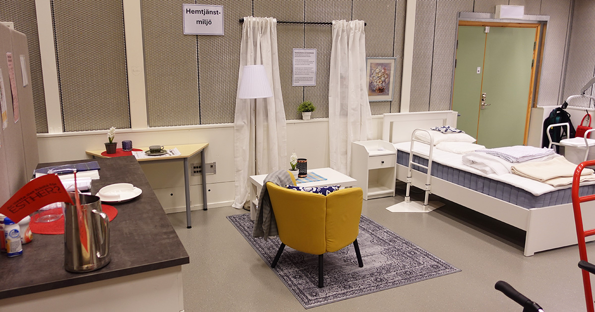 Uppbyggd hemtjänstmiljö för praktisk träning inom vård och omsorg.