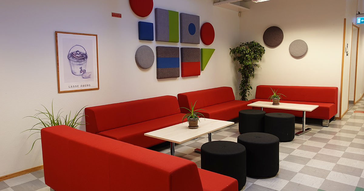 Moderna lokaler för studier och umgänge.